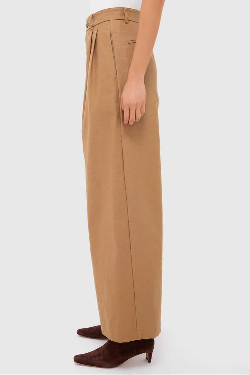 Classic side-profile view of Umber Slubby Cotton Atelier Pleated Pant 2, high-waisted with wide legs, paired with suede ankle boots for an effortlessly high-end, fun look.
