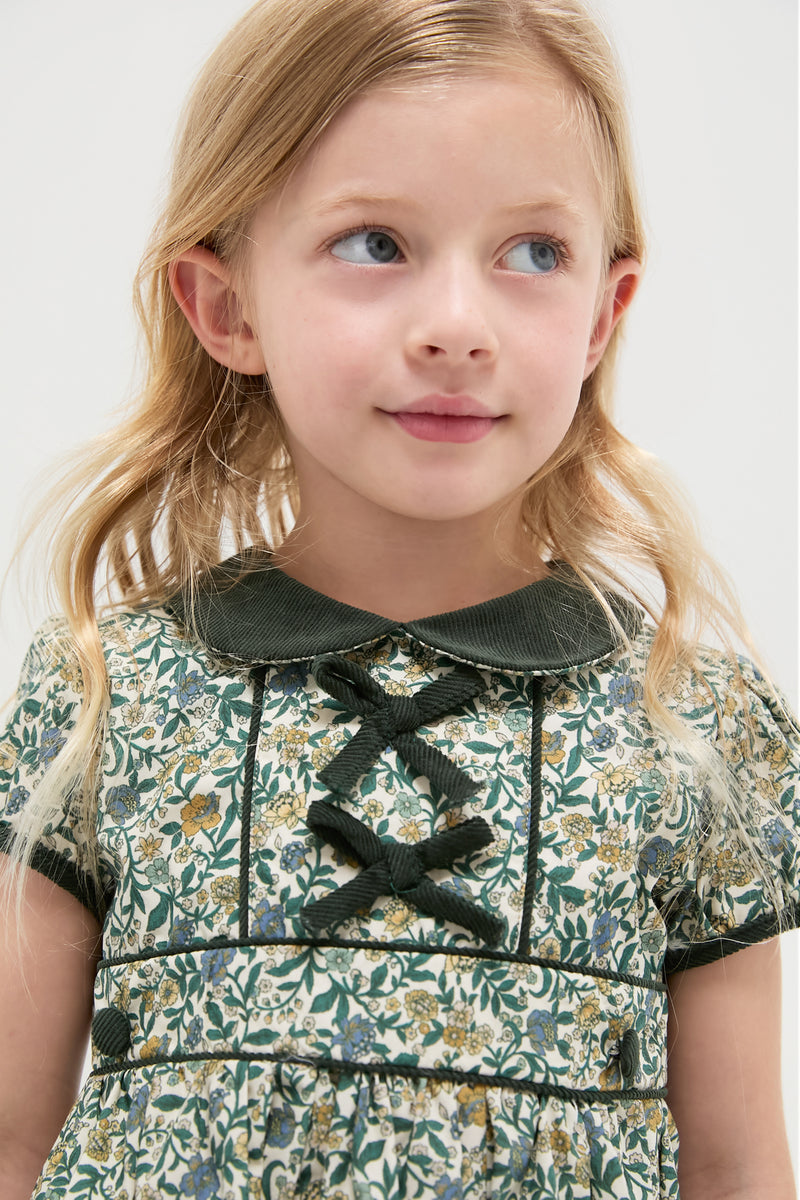 Classic and effortless, the Bottle Green Floral Portia Girl Dress features a fit-and-flare silhouette with Peter Pan collar and decorative bows, perfect for high-end, fun occasions.