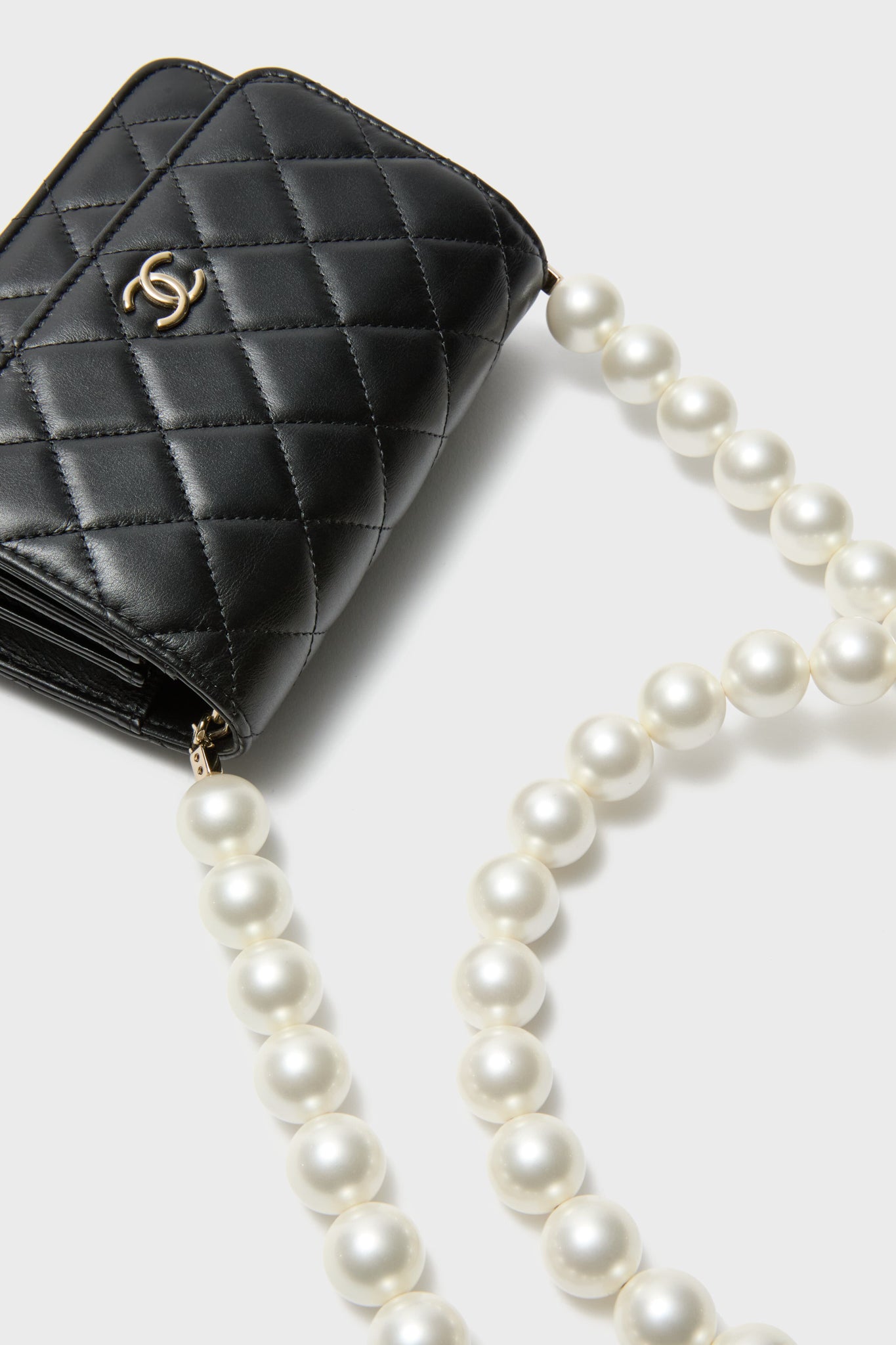 CHANEL Pearl Strap CC Wallet On Chain