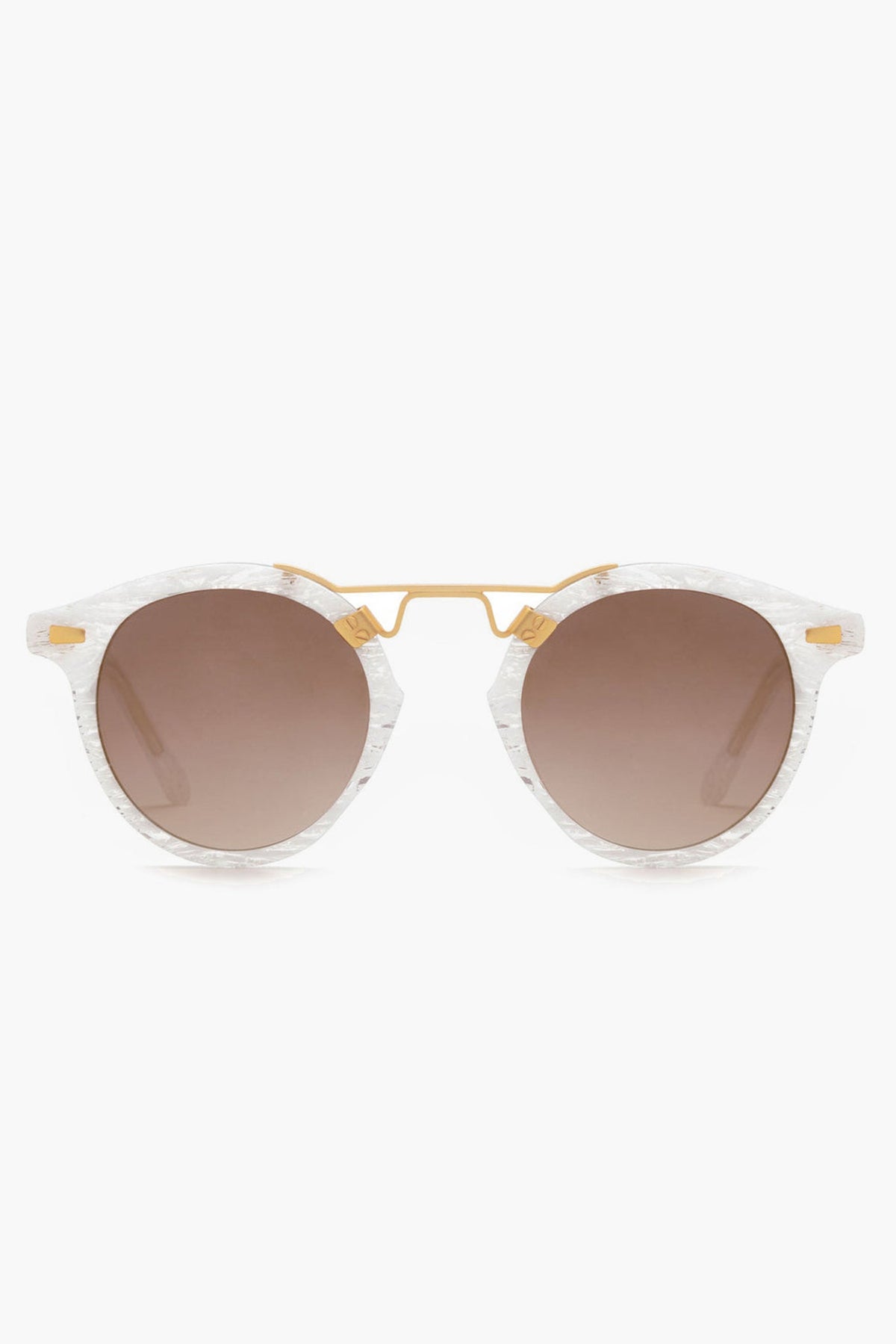 KREWE du optic’s White Linen 24K St Louis Sunglasses feature white textured frames, a gold-tone bridge and arms, and brown gradient lenses. Handcrafted for style and UV protection.