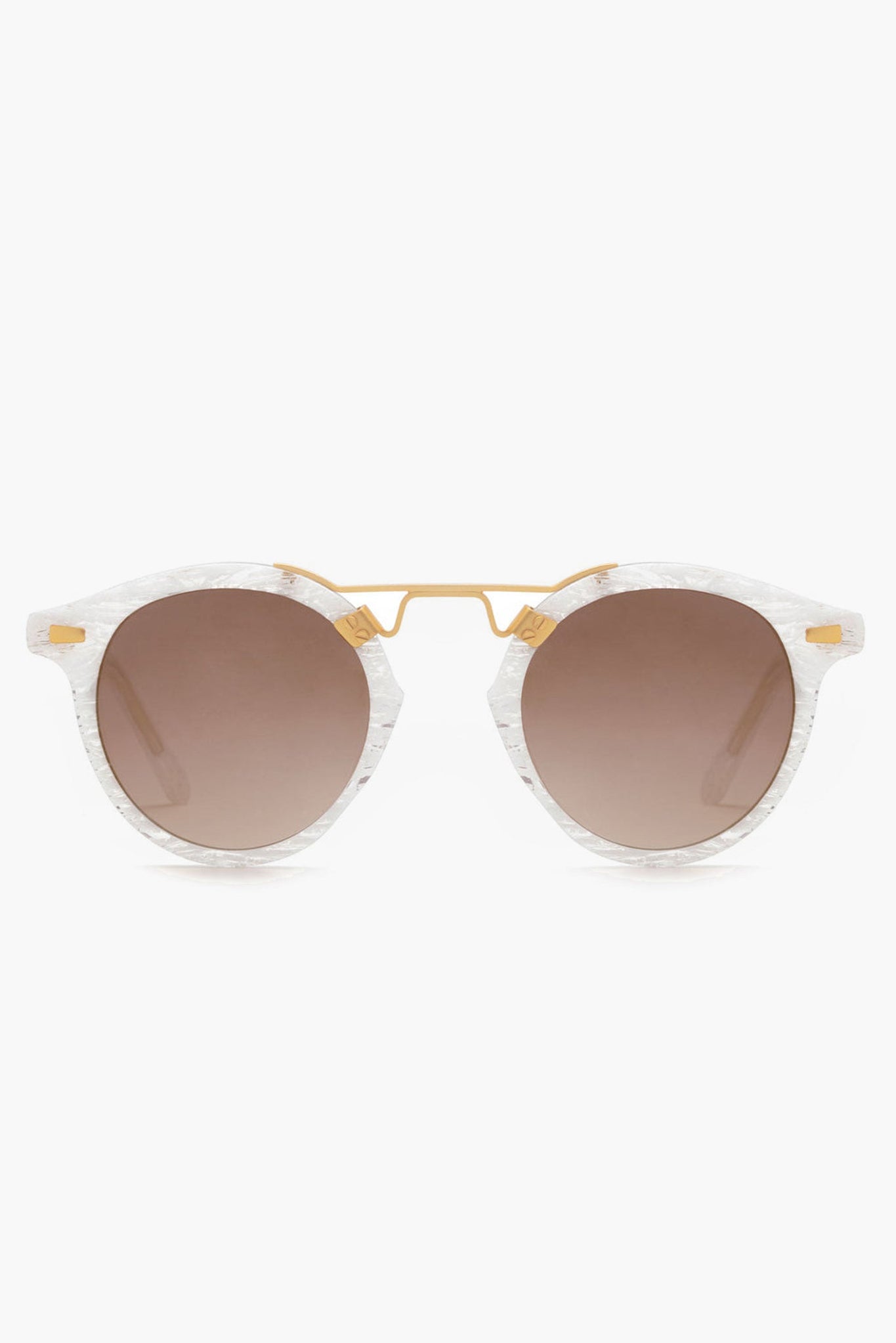 KREWE du optic’s White Linen 24K St Louis Sunglasses feature white textured frames, a gold-tone bridge and arms, and brown gradient lenses. Handcrafted for style and UV protection.