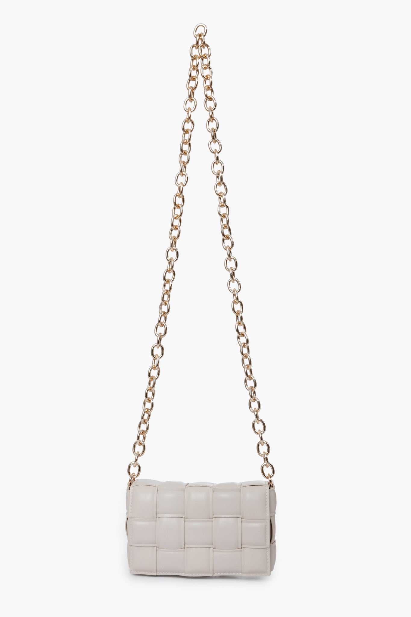 The Urban Expressions small rectangular white crossbody bag features a woven pattern, long gold chain strap, and is crafted from animal-friendly materials.