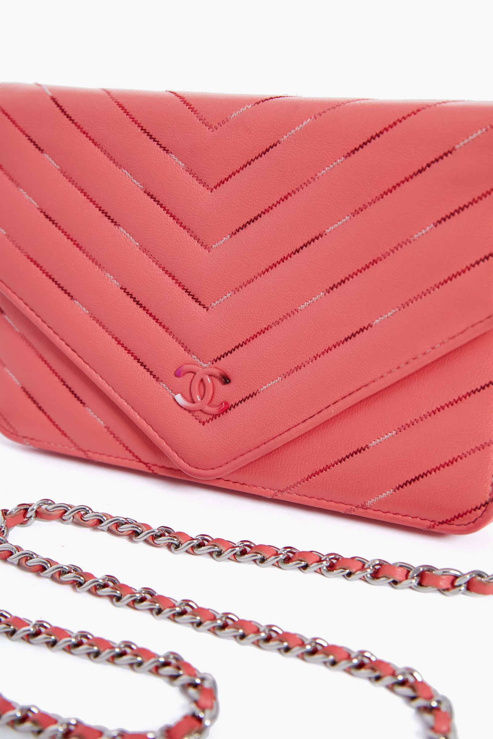 CHANEL Pink Gradient Chevron Wallet On Chain
