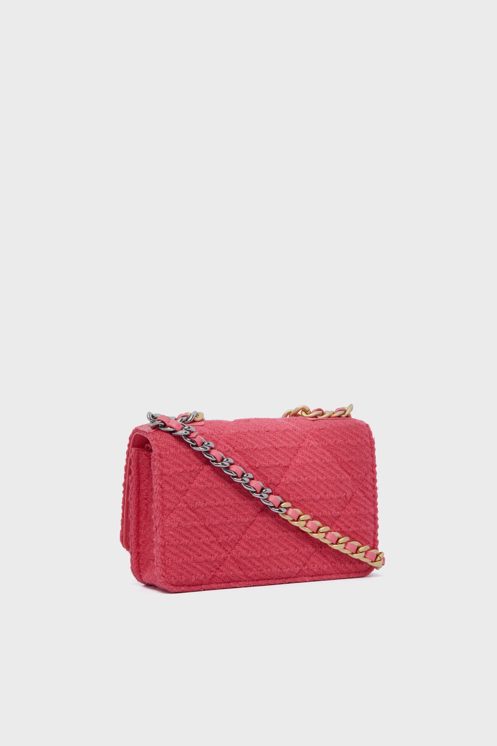 CHANEL Red Chanel 19 Wallet On Chain