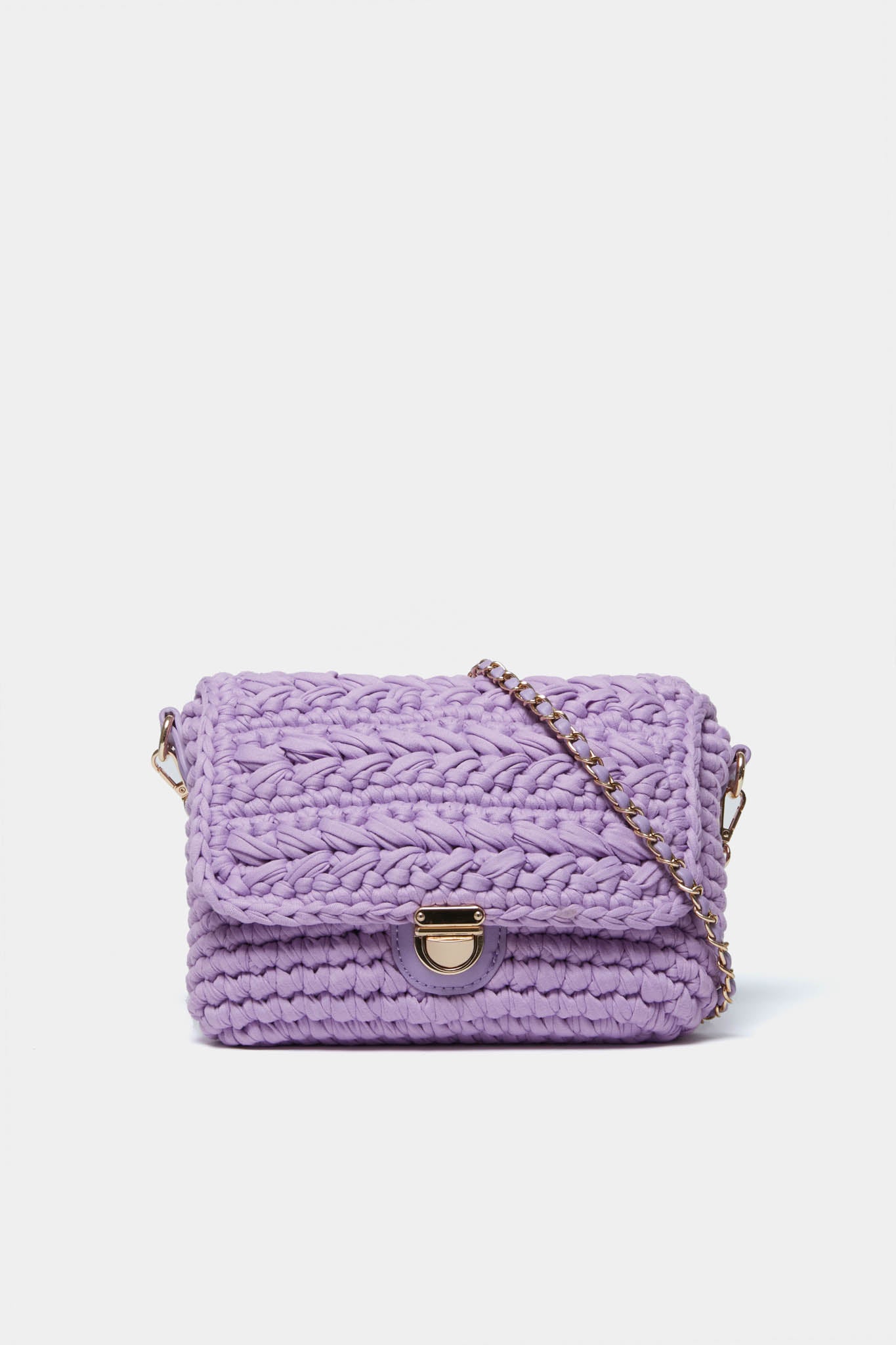 The Moda Luxe small rectangular purple woven crossbody bag features a chic gold chain strap and gold clasp, making it the perfect stylish purse for women.