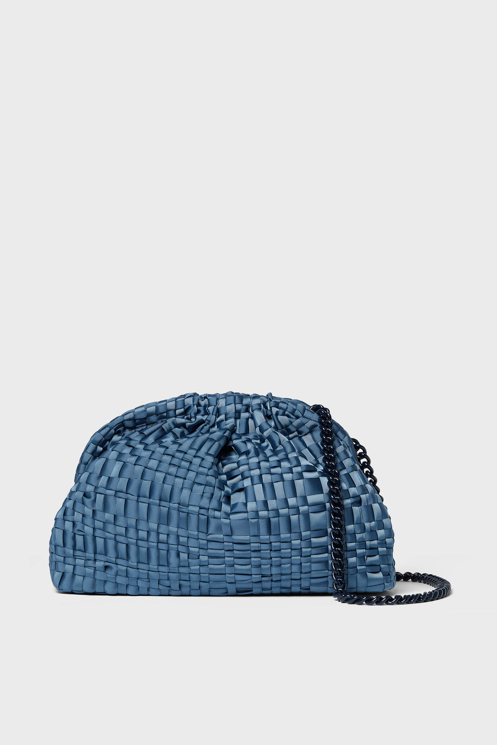 A blue handwoven bag by Maria La Rosa, featuring a black chain and exquisite Italian craftsmanship.