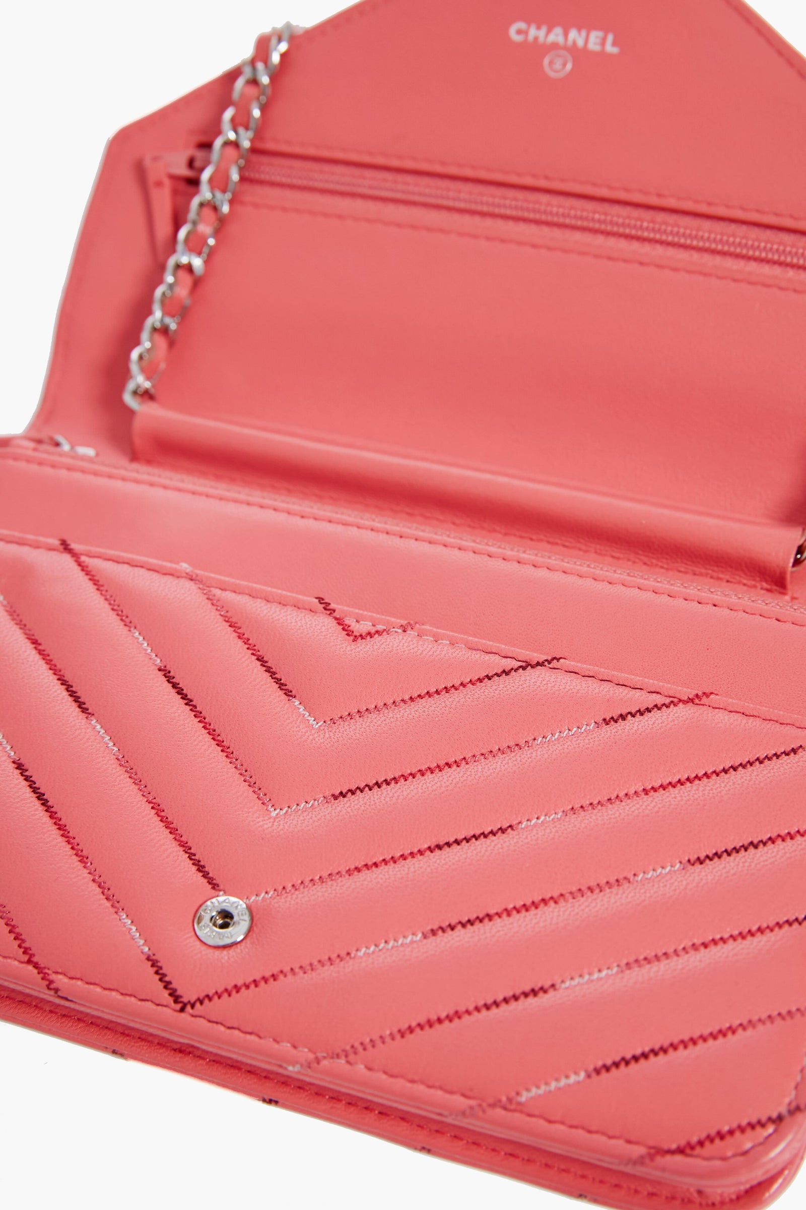 CHANEL Pink Gradient Chevron Wallet On Chain