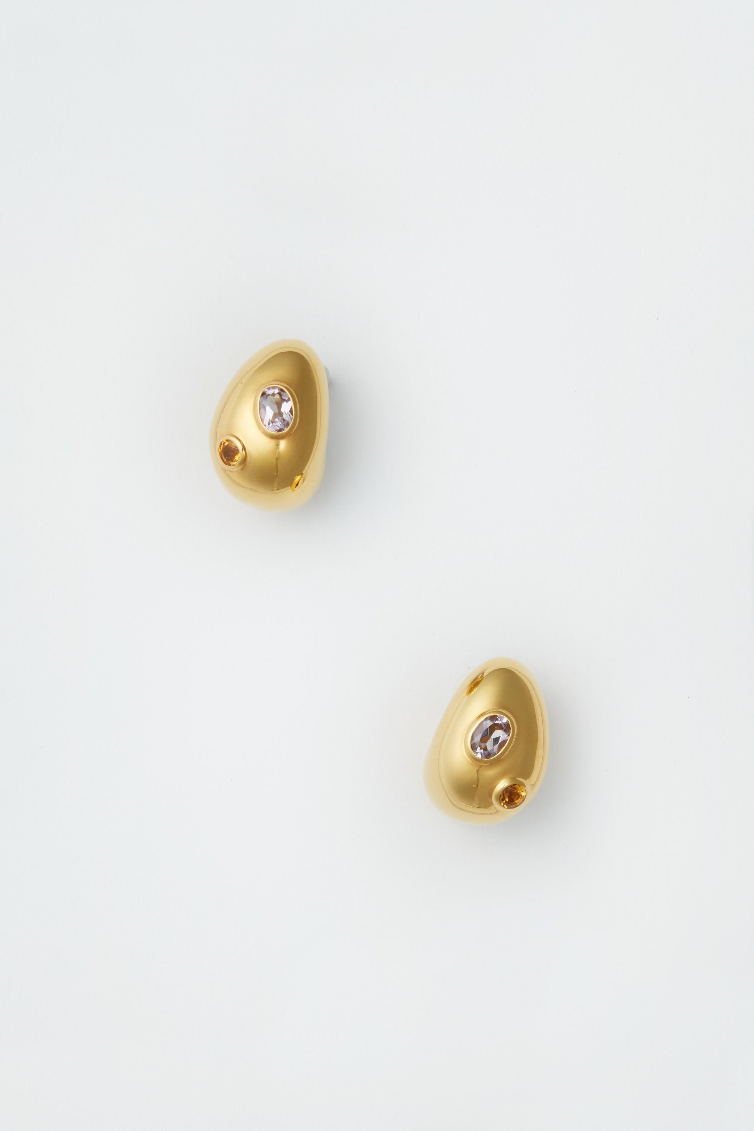 Lizzie Fortunato’s irregularly shaped gold mini arp earrings, each with a small semiprecious stone, celebrate the artistry of handcrafted jewelry.