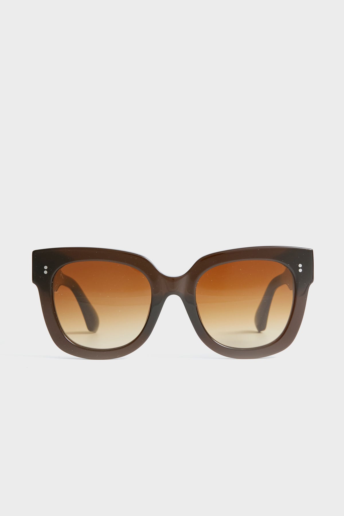 Chimi brown D-shaped frame sunglasses with gradient brown lenses offer 100% UVA and UVB protection.