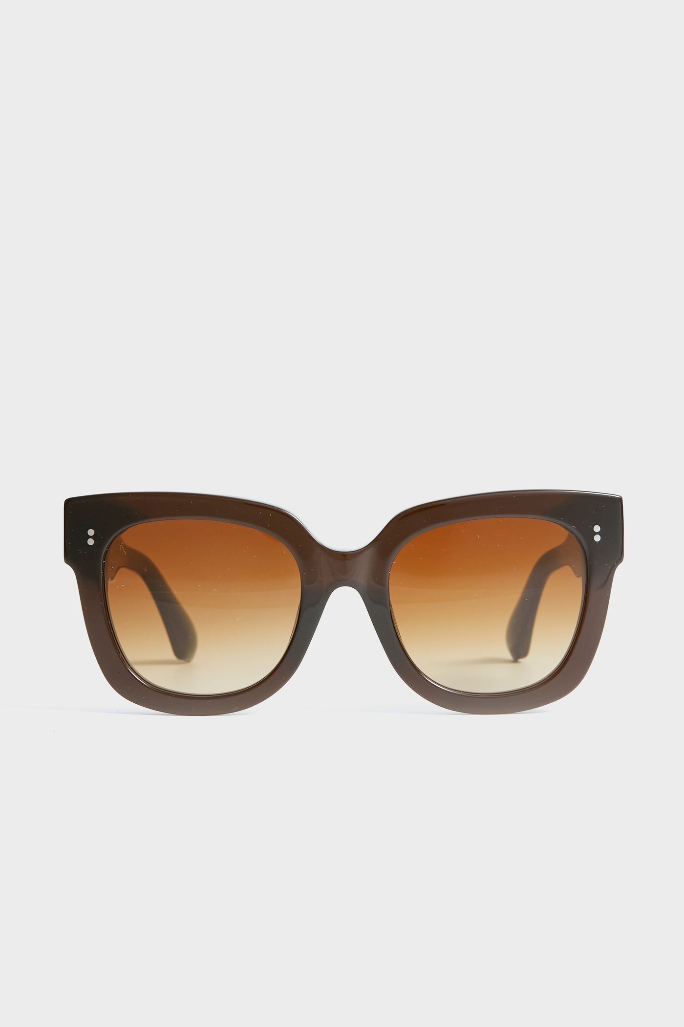 Chimi brown D-shaped frame sunglasses with gradient brown lenses offer 100% UVA and UVB protection.