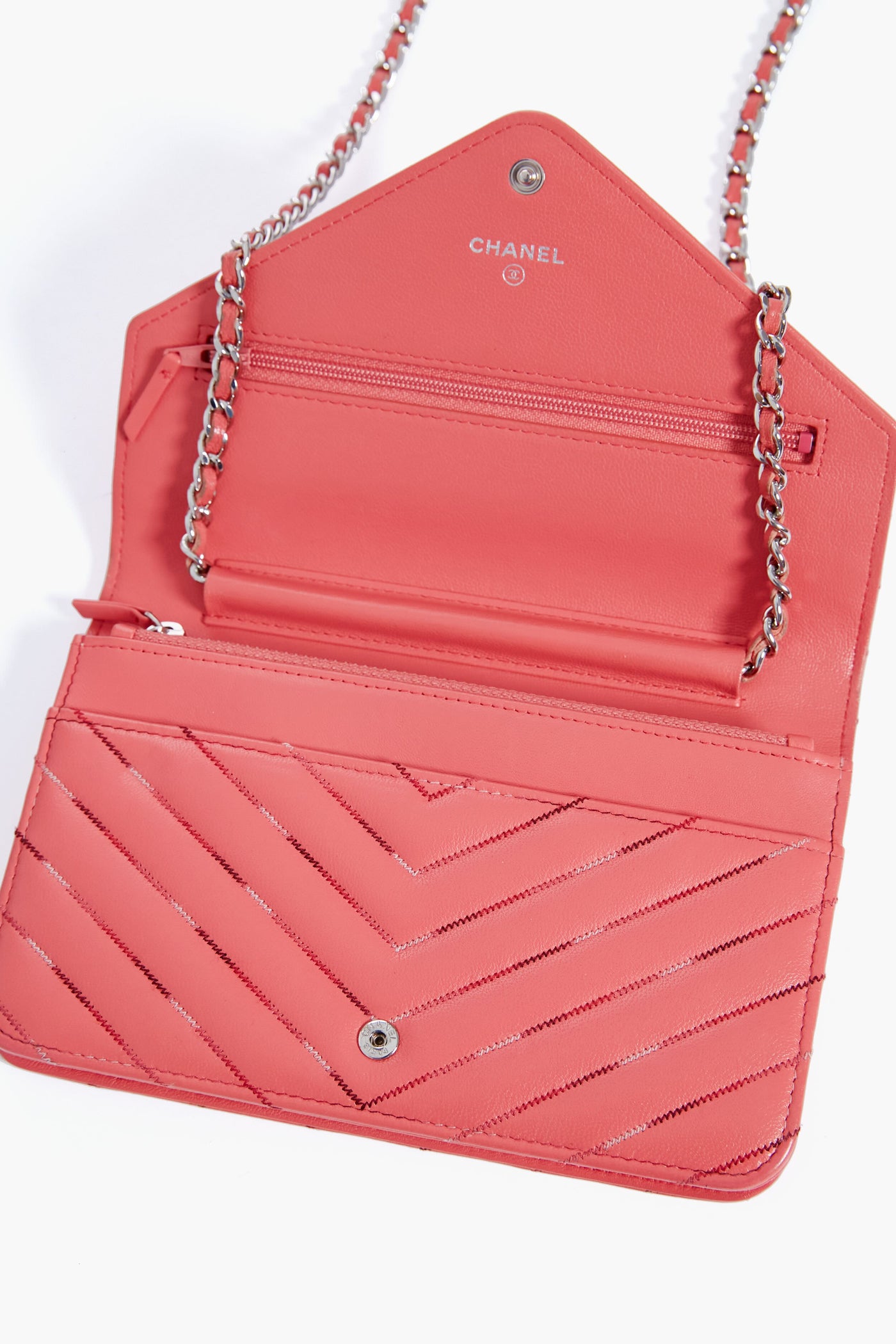 CHANEL Pink Gradient Chevron Wallet On Chain