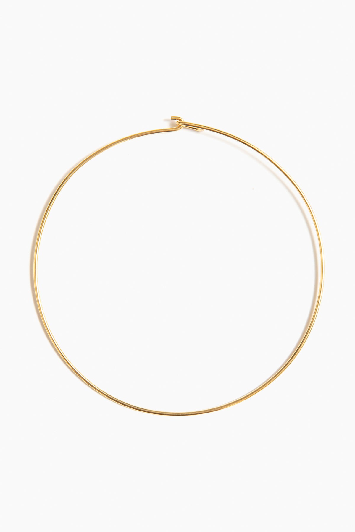A sleek 14k gold collar chain necklace by Tuckernuck Jewelry, featuring a simple clasp and elegant design.