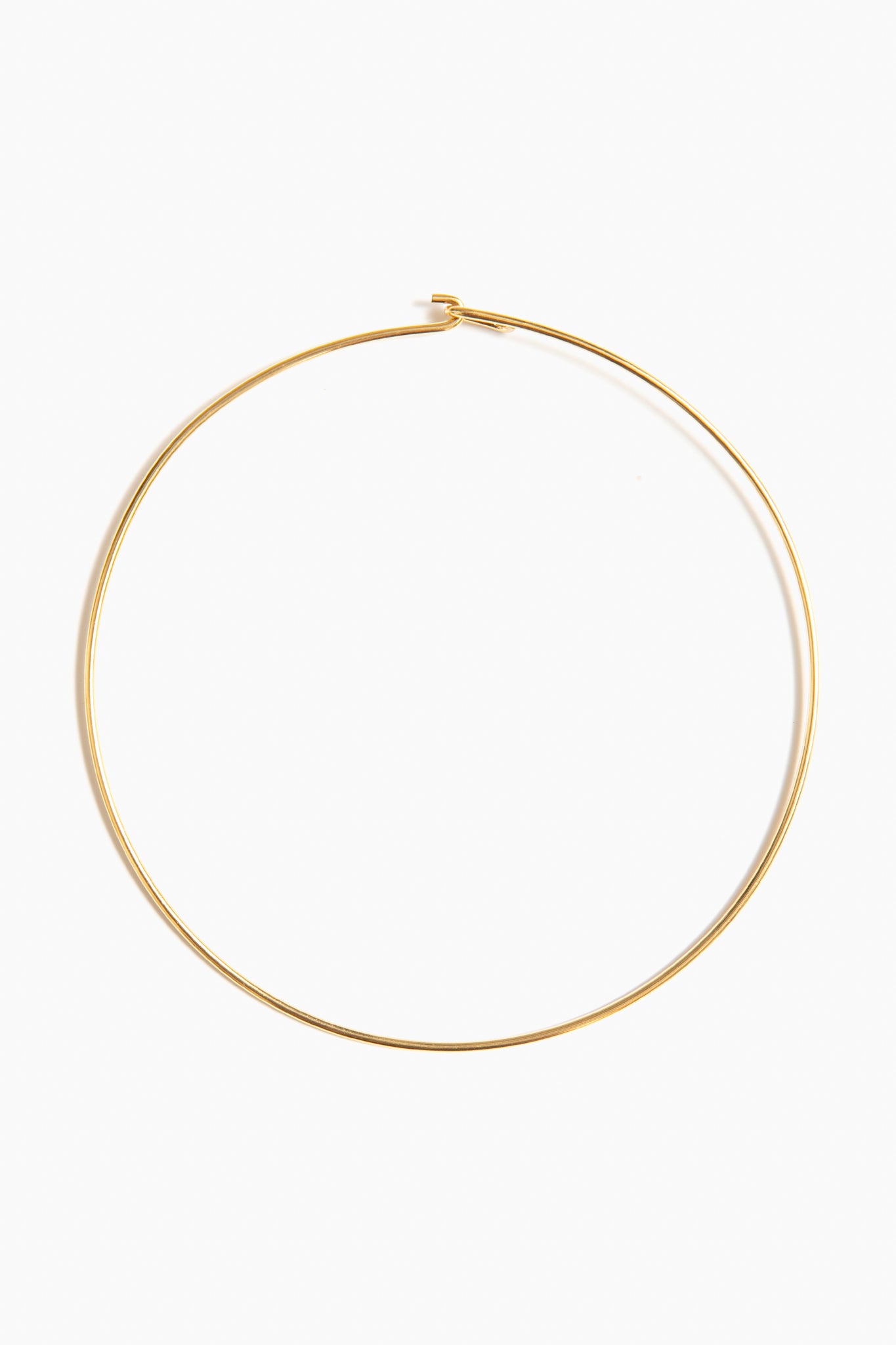 A sleek 14k gold collar chain necklace by Tuckernuck Jewelry, featuring a simple clasp and elegant design.
