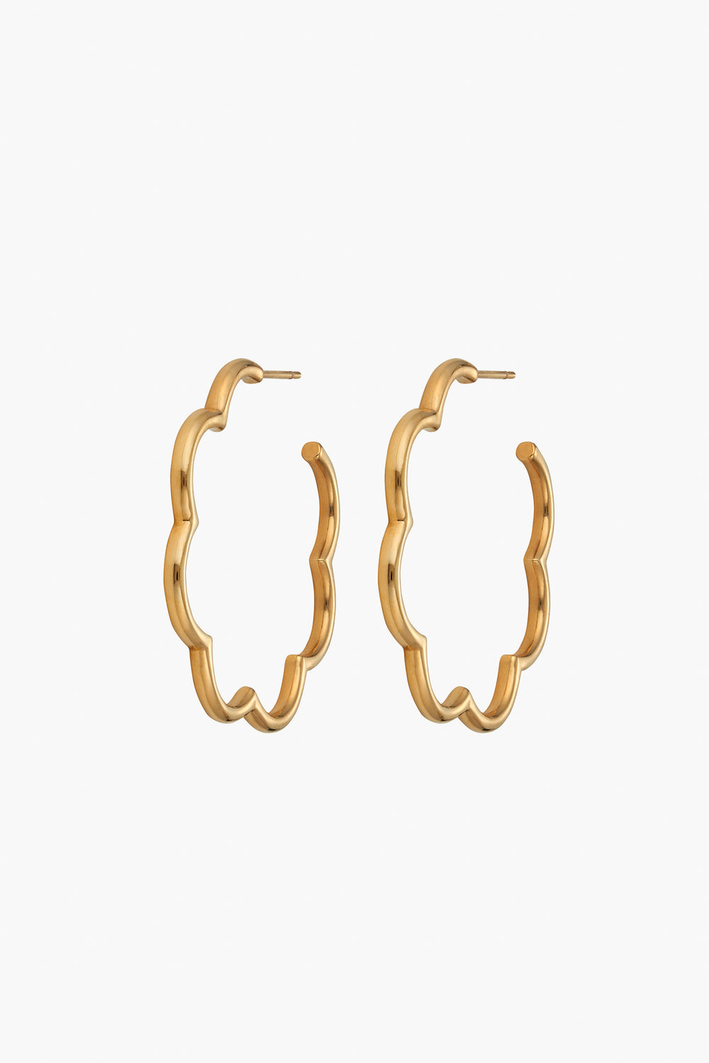 Discover ASHA’s scallop hoop earrings, featuring a cloud-like edge design and crafted in 14k gold vermeil—an elegant touch for your jewelry collection.