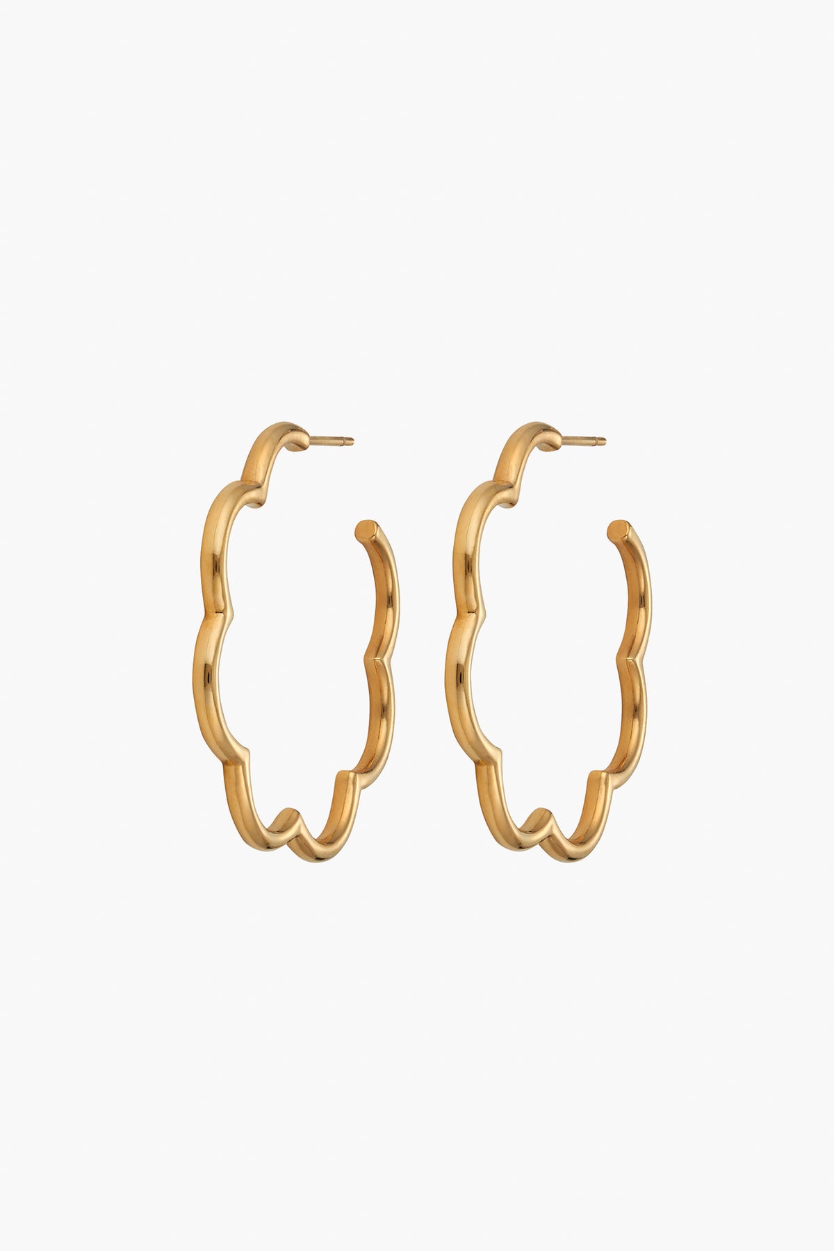 Discover ASHA’s scallop hoop earrings, featuring a cloud-like edge design and crafted in 14k gold vermeil—an elegant touch for your jewelry collection.