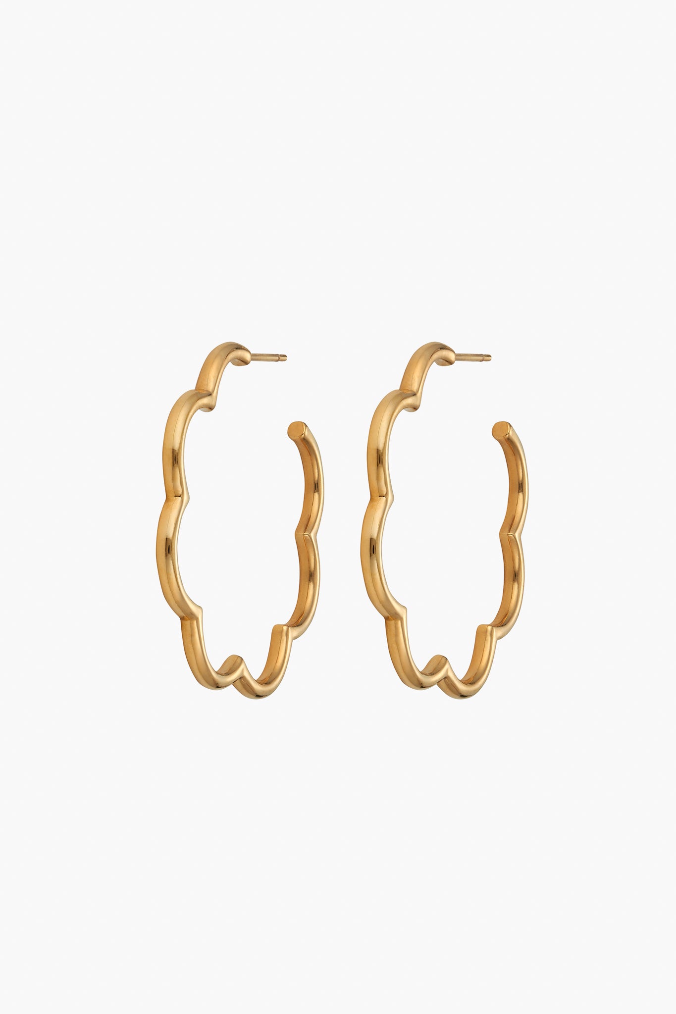Discover ASHA’s scallop hoop earrings, featuring a cloud-like edge design and crafted in 14k gold vermeil—an elegant touch for your jewelry collection.