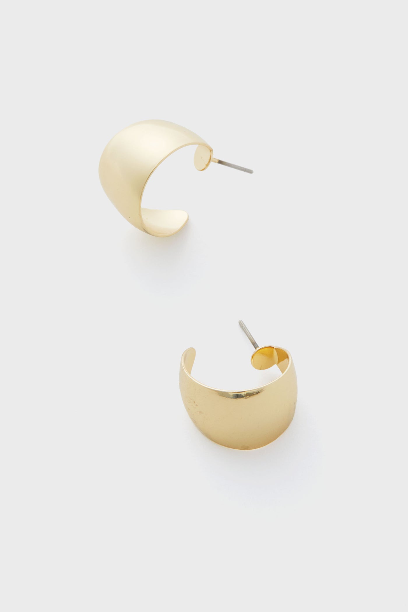 A pair of gold-plated Gold Melrose Hoops with post backings from Petit Moments—a stunning example of Los Angeles jewelry.